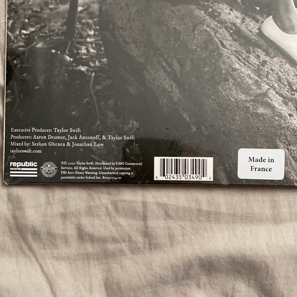 Taylor Swift Folklore Vinyl Album - Picture 5 of 5